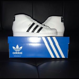 Adidas Sneakers